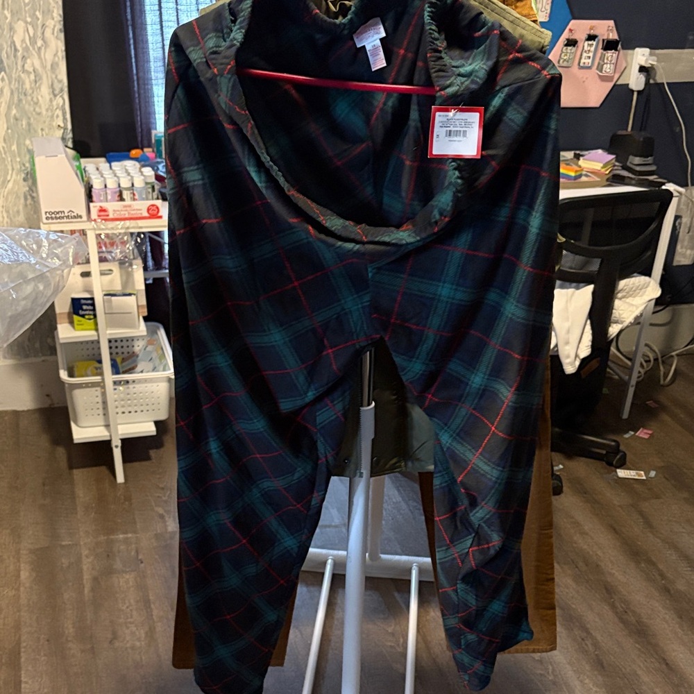 Wondershop Plaid Sleepwear Set - Green and Red